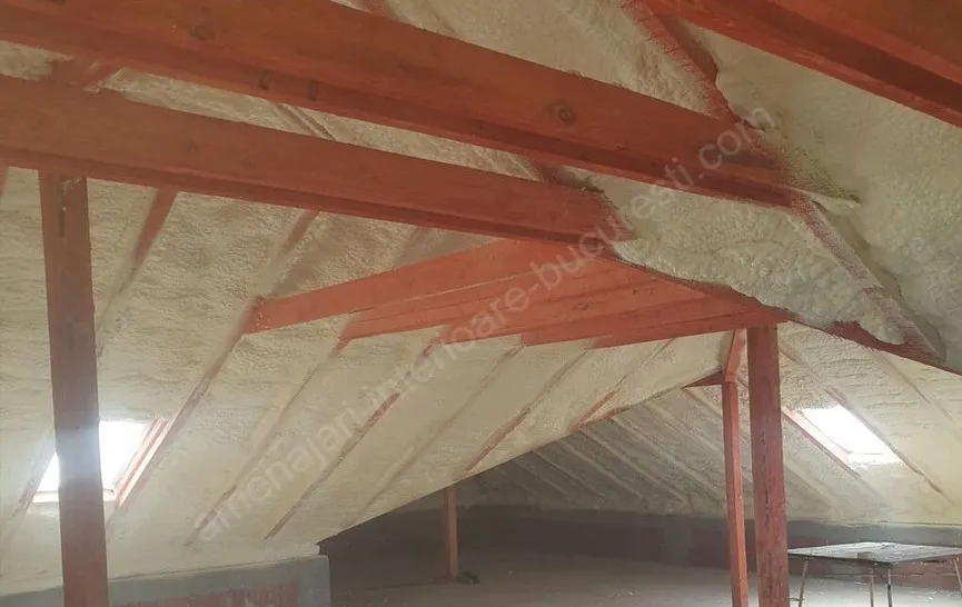 izolatii mansarda cu spuma poliuretanica